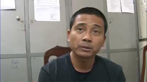 Xe khách chứa dao, kiếm